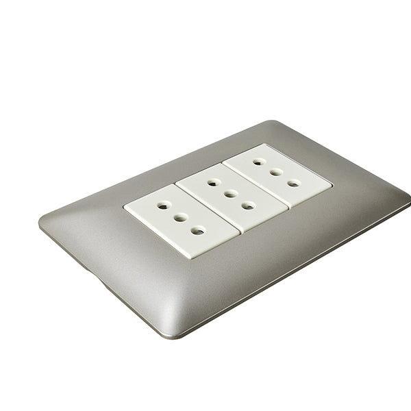 Enchufe Triple 10A 250V STANFORD Champagne